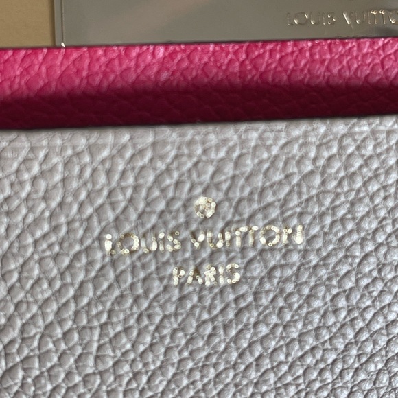 Luis Vuitton small compact Mirror with leather case. - Picture 5 of 12